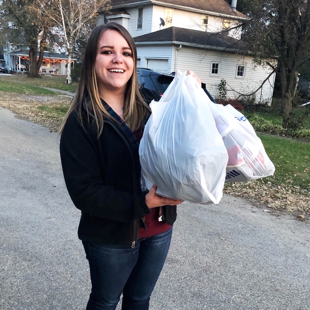 Meet your Posher, Danielle - Picture 2 of 6